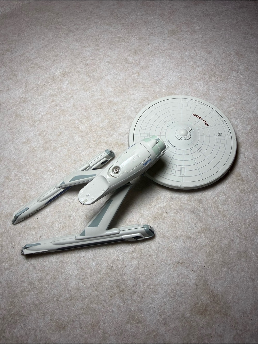 2019 Hallmark Keepsake Star Trek USS Enterprise NCC-1701 Christmas Ornament